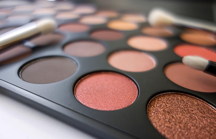 What does a Cream Contour Palette do?