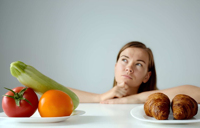 Split image showing healthy food and mindful eating to contrast diet mentality and intuitive eating